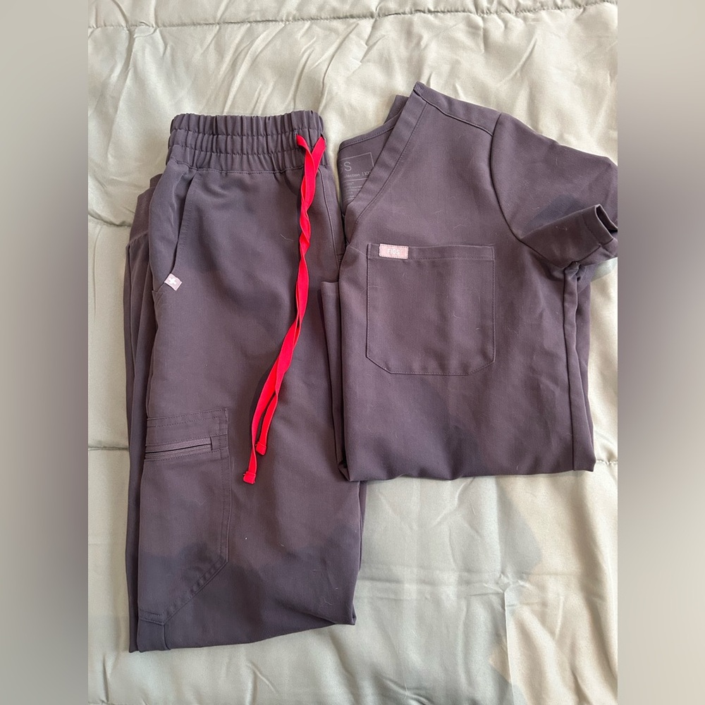 Figs scrubs